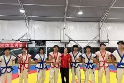 爱游戏 - 大师赛巅峰对决!荆楚火箭队爆冷江汉赤兔队,摔跤赛场再起波澜;年轻人站出来了
