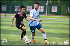 爱游戏 -足球热身赛上演强强对话,皖江貔貅队逆转辽东灰熊队,团队配合流畅;反击锐度十足(锐度主张毒渊杨洋端阳续)