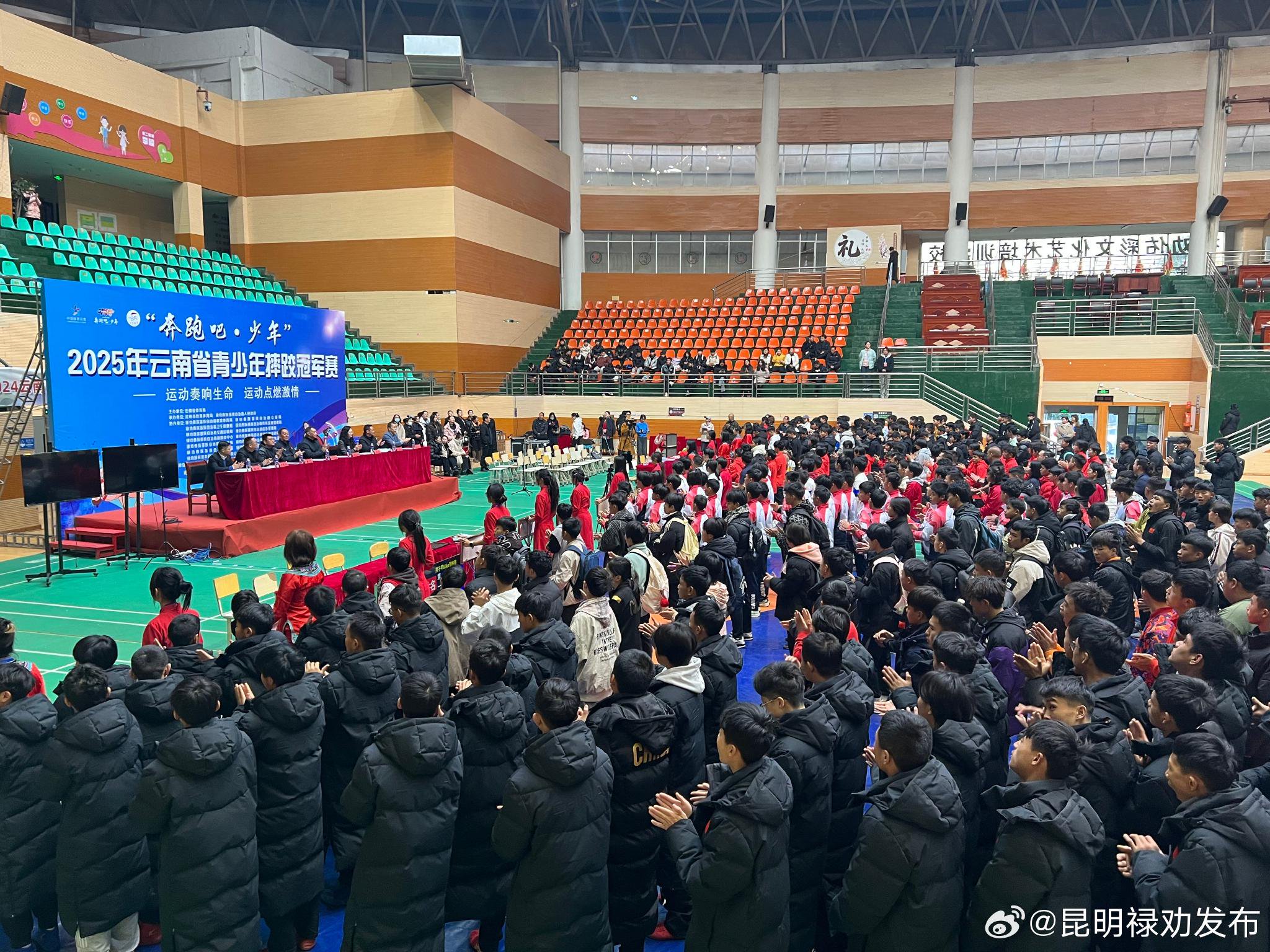 摔跤锦标赛掀起高潮，漓江旋风队读秒扳平瓯越麒麟队，高压逼抢奏功——防守强度拉满的简单介绍