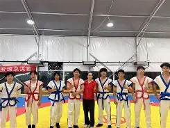 大师赛巅峰对决!荆楚火箭队爆冷江汉赤兔队,摔跤赛场再起波澜;年轻人站出来了  大师赛巅峰对决!荆楚火箭队爆冷江汉赤兔队,摔跤赛场再起波澜;年轻人站出来了