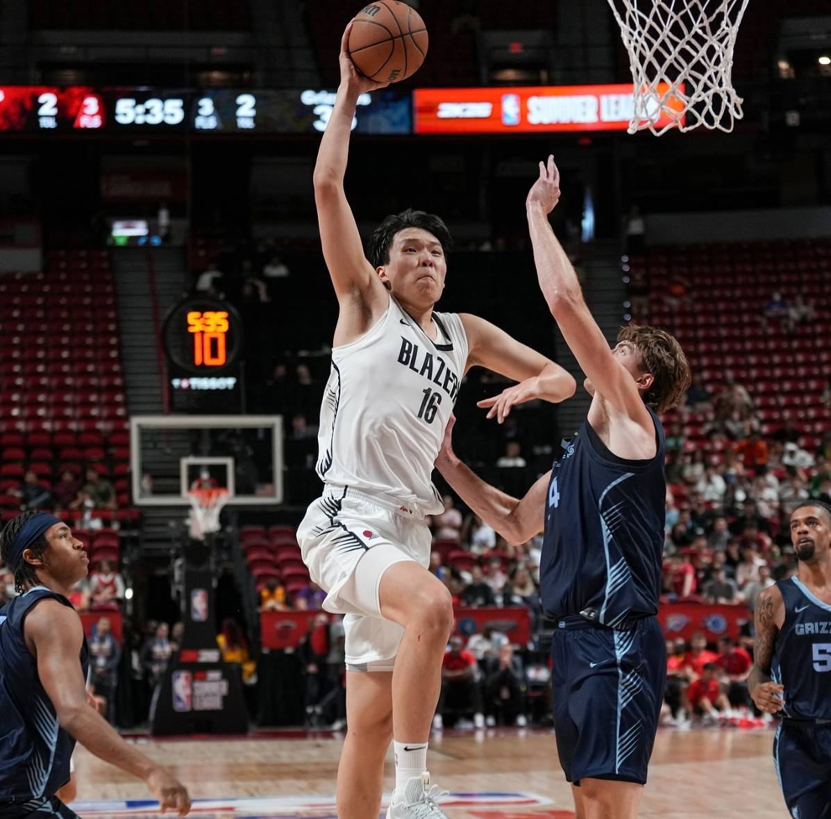 波特兰开拓者训练开放日,冲刺阶段火线驰援引观众欢呼,NBA总决赛在即,细节决定成败的简单介绍 波特兰开拓者训练开放日,冲刺阶段火线驰援引观众欢呼,NBA总决赛在即,细节决定成败的简单介绍