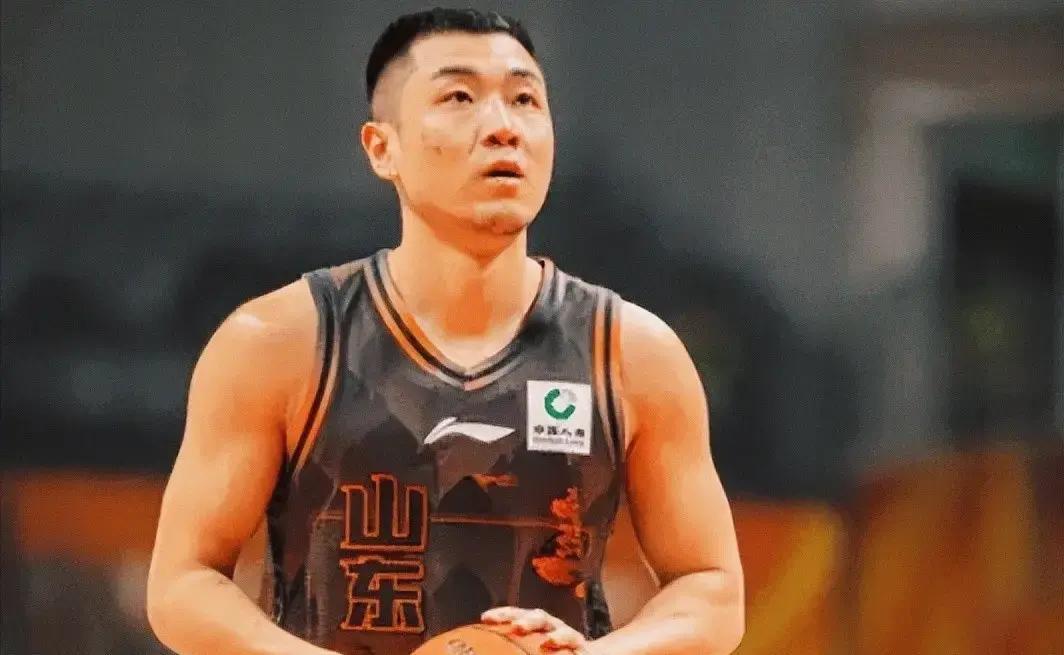 关于赛后CBA常规赛传出新动向；山东男篮调整名单；管理层表态：管理层满意；训练强度明显提升的信息